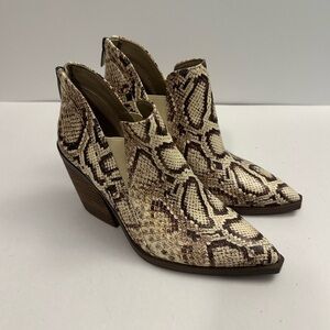 Vince Camuto Gradina Booties Snake Print Size 6.5